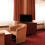 Singer 4* Ludvíkov