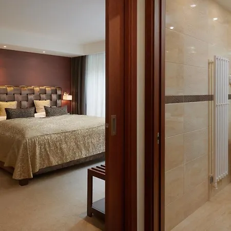 Singer Hotel